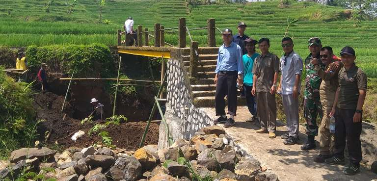 Monitoring_Pembangunan_TPT_Kp__Karangsari_Desa_Caringin.png